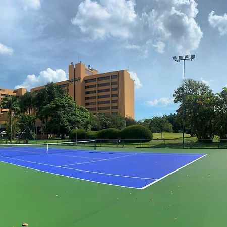 Hotel Transamerica เซาเปาโล ภายนอก รูปภาพ Tennis Courts