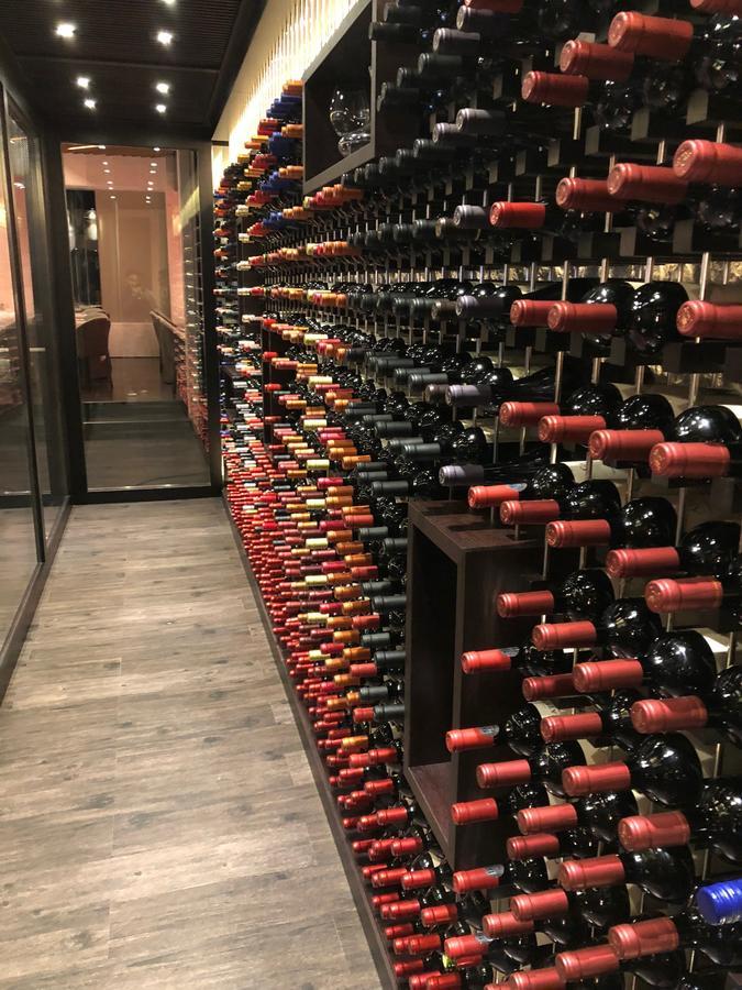 Hotel Transamerica เซาเปาโล ภายนอก รูปภาพ Wine cellar at the restaurant