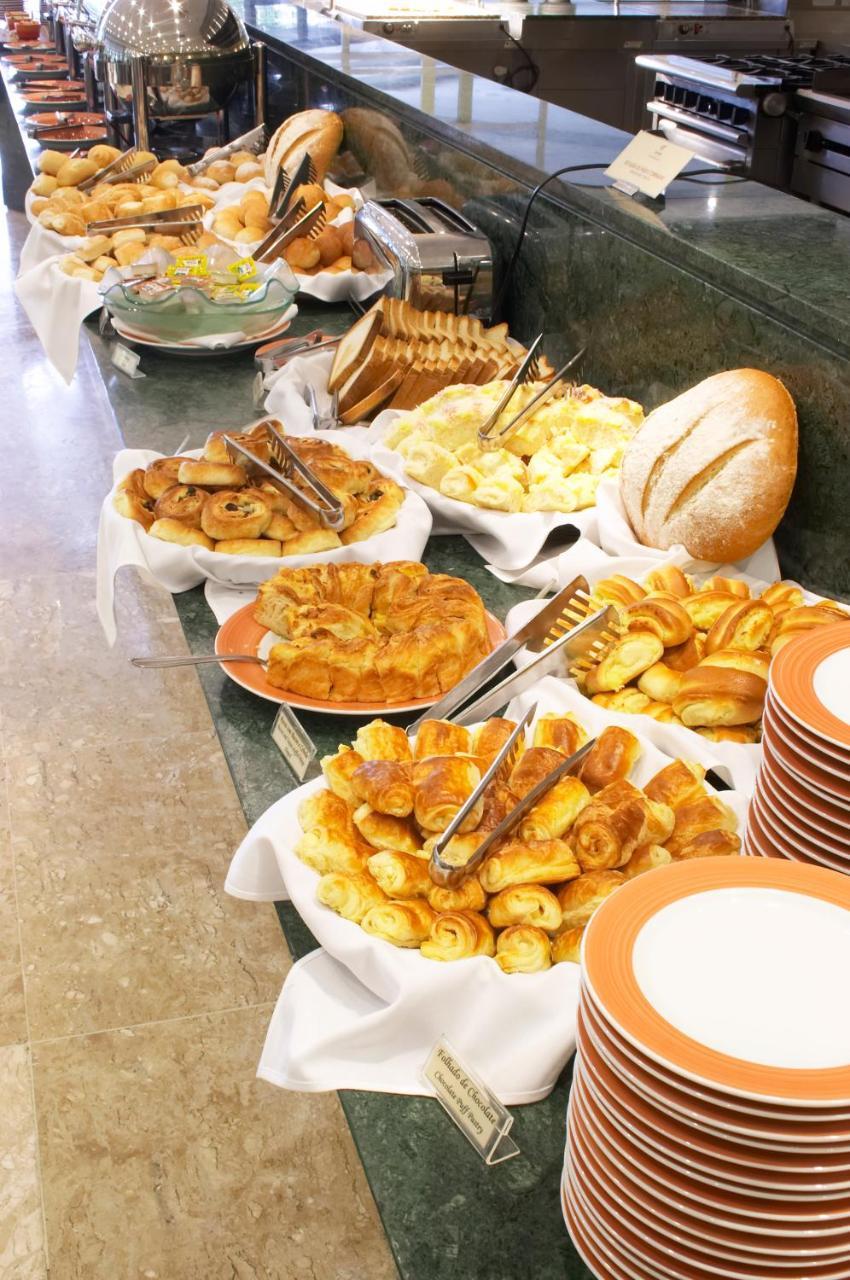 Hotel Transamerica เซาเปาโล ภายนอก รูปภาพ A selection of bread and pastry