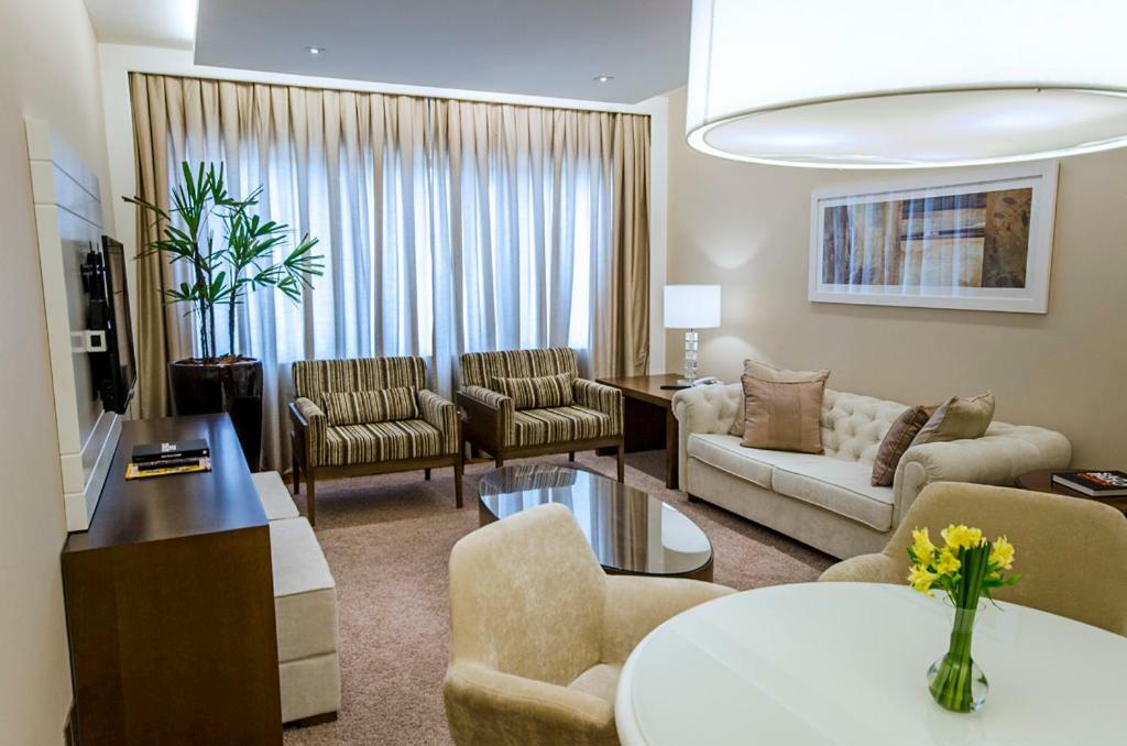 Hotel Transamerica เซาเปาโล ภายนอก รูปภาพ A living room in a suite at the Ritz-Carlton, Dubai